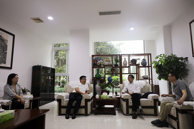 pNmc_1697656042123099923.jpg xYek_1655084060306010194.jpg