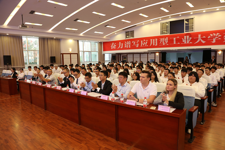 tujv_1697652359022017785.jpg zlIM_1695735906651005570.jpg