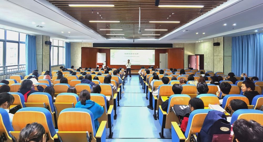 JBjh_1762139163091063342.jpg 贺伟婕心理健康讲座总照缩裁2.jpg